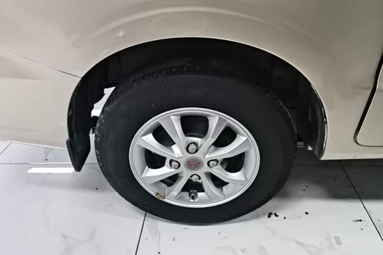 Used Wuling Hongguang V 2019 1.5L Enjoyment Version China VI LAR Exterior 5