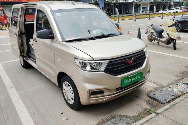 Used Wuling Hongguang V 2019 1.5L Base Version China VI LAR Front Right 45 Deg