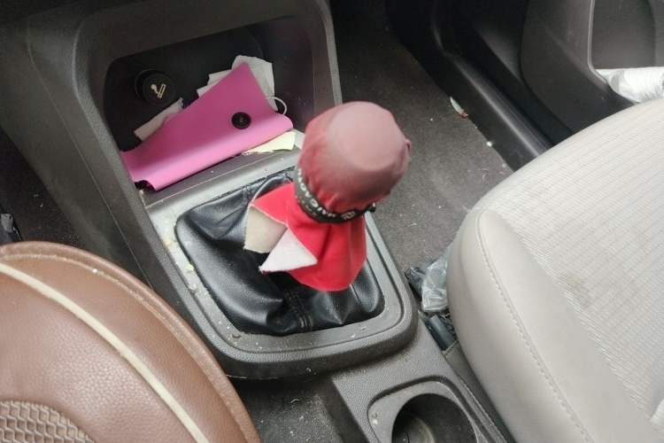 Used Wuling Hongguang V 2019 1.5L Jingqu Edition Sealed-Window Vehicle China VI LAR Gear Lever