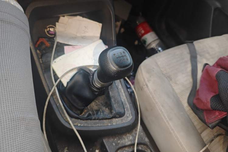 Used Wuling Hongguang V 2019 1.5L Jingqu Edition Sealed-Window Vehicle China VI LAR Gear Lever