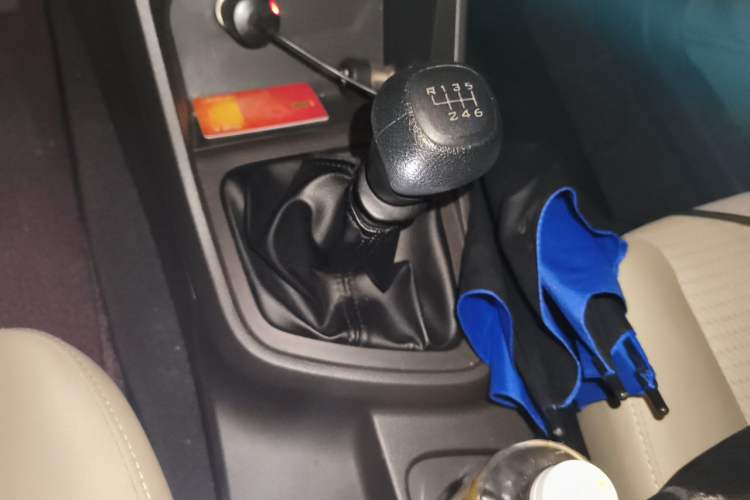 Used Wuling Hongguang V 2019 1.5L Jingqu Edition Sealed-Window Vehicle China VI LAR Gear Lever