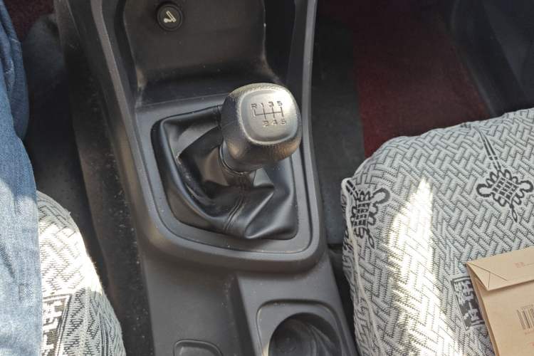 Used Wuling Hongguang V 2019 1.5L Jingqu Edition Sealed-Window Vehicle China VI LAR Gear Lever