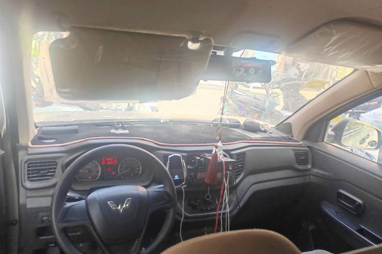 Used Wuling Hongguang V 2019 1.5L Jingqu Version China VI LAR Headliner