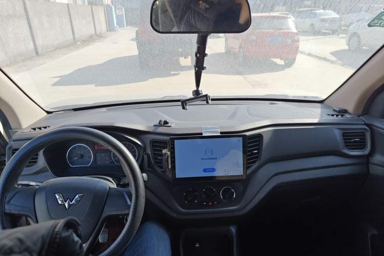 Used Wuling Hongguang V 2019 1.5L Jingqu Edition Sealed-Window Vehicle China VI LAR Headliner
