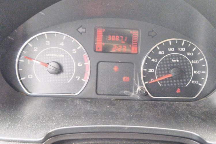 Used Wuling Hongguang V 2019 1.5L Jingqu Edition Sealed-Window Vehicle China VI LAR Instrument Cluster