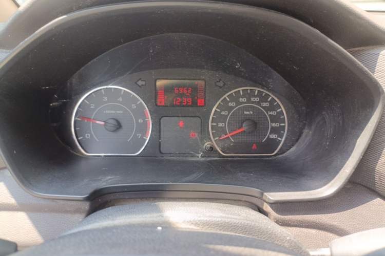 Used Wuling Hongguang V 2019 1.5L Base Version China VI LAR Instrument Cluster