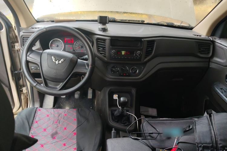 Used Wuling Hongguang V 2019 1.5L Jingqu Version China VI LAR Interior 2