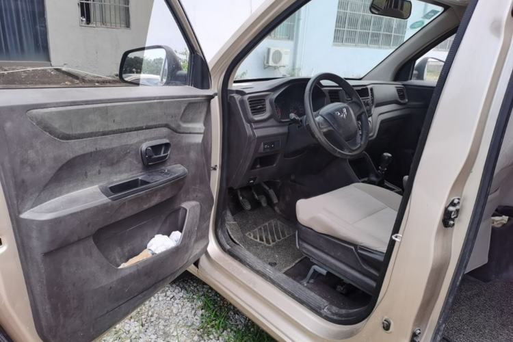 Used Wuling Hongguang V 2019 1.5L Standard Version China VI LAR Interior 3