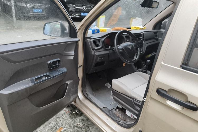 Used Wuling Hongguang V 2019 1.5L Base Version China VI LAR Interior 3