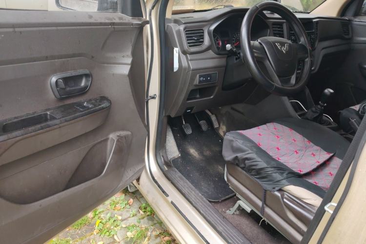 Used Wuling Hongguang V 2019 1.5L Jingqu Version China VI LAR Interior 3