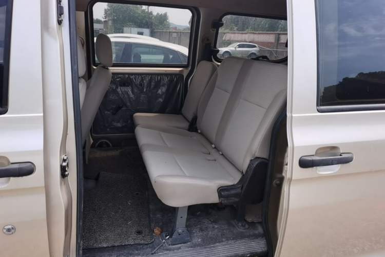 Used Wuling Hongguang V 2019 1.5L Standard Version China VI LAR Interior 4