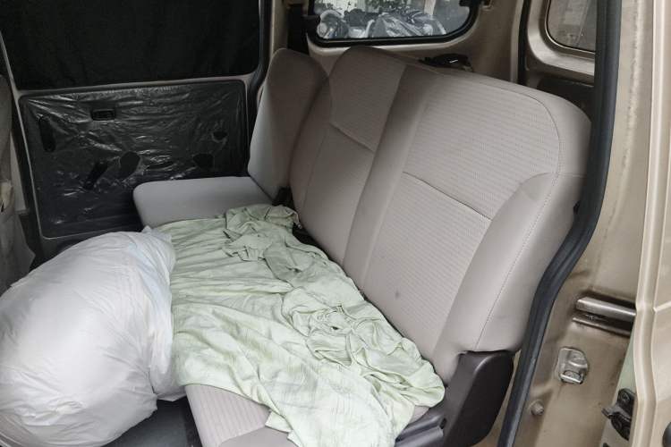 Used Wuling Hongguang V 2019 1.5L Base Version China VI LAR Interior 4