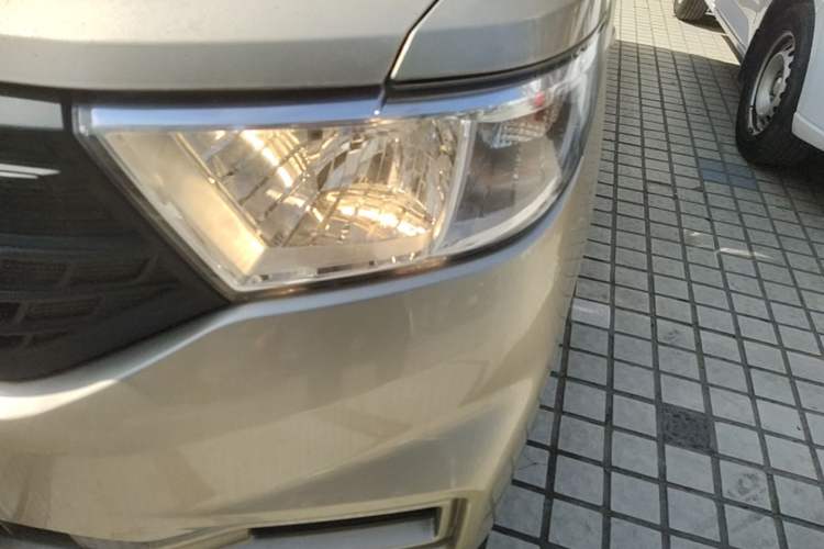 Used Wuling Hongguang V 2019 1.5L Jingqu Version China VI LAR Left Front Headlight