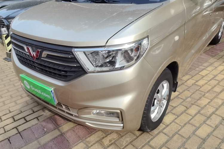 Used Wuling Hongguang V 2019 1.5L Enjoyment Version China VI LAR Left Front Headlight