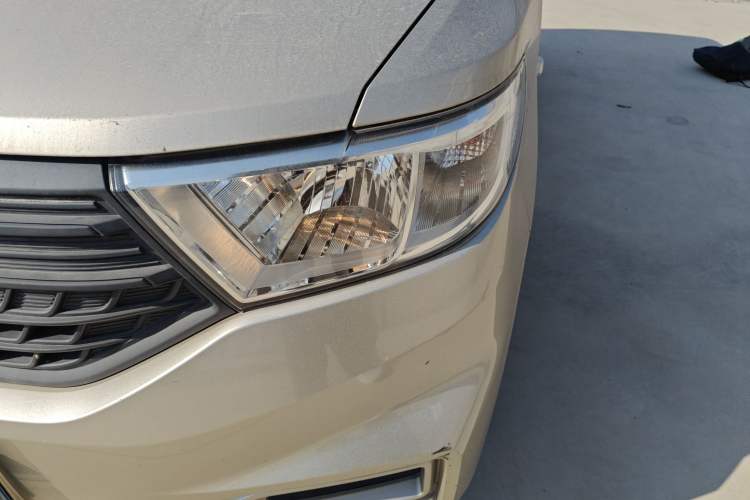 Used Wuling Hongguang V 2019 1.5L Jingqu Edition Sealed-Window Vehicle China VI LAR Left Front Headlight