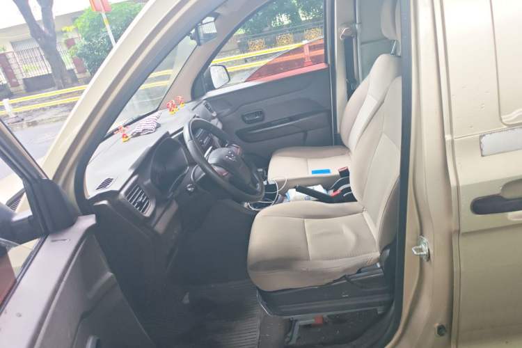 Used Wuling Hongguang V 2019 1.5L Jingqu Edition Sealed-Window Vehicle China VI LAR Left Front Seat
