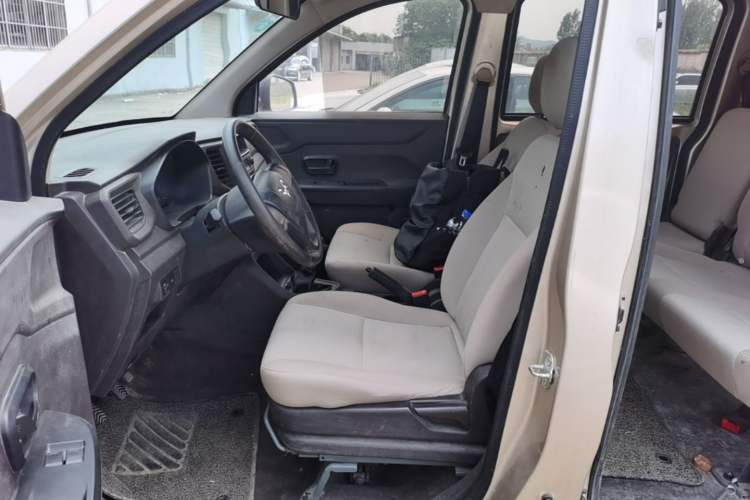 Used Wuling Hongguang V 2019 1.5L Standard Version China VI LAR Left Front Seat