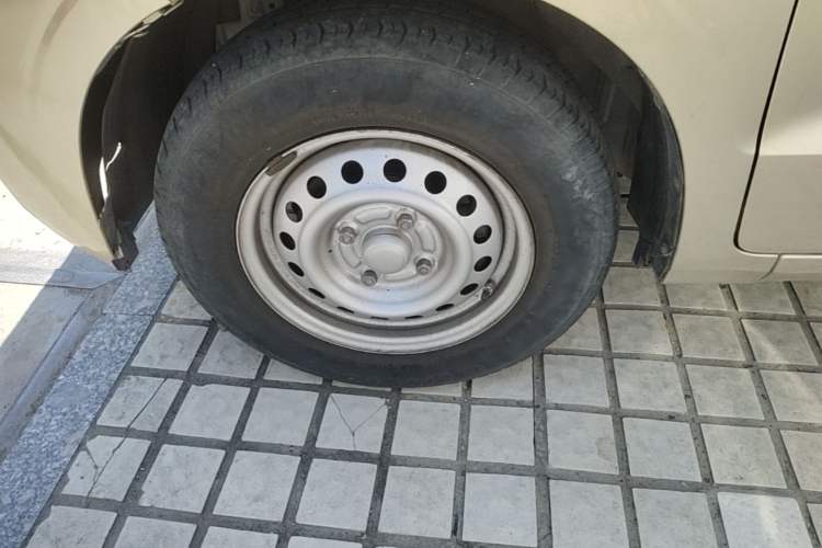 Used Wuling Hongguang V 2019 1.5L Jingqu Version China VI LAR Left Front Wheel Hub