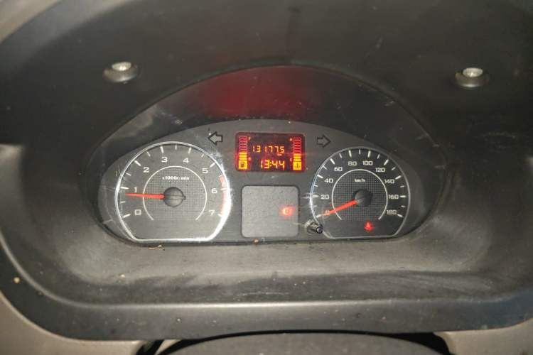 Used Wuling Hongguang V 2019 1.5L Base Window-Sealed Vehicle China VI LAR Odometer Close Up