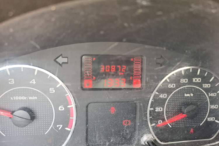 Used Wuling Hongguang V 2019 1.5L Standard Version China VI LAR Odometer Close Up