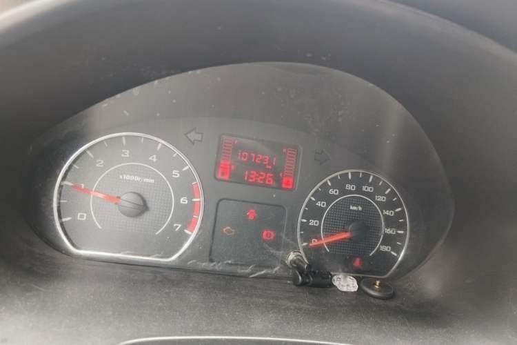 Used Wuling Hongguang V 2019 1.5L Jingqu Edition Sealed-Window Vehicle China VI LAR Odometer Close Up