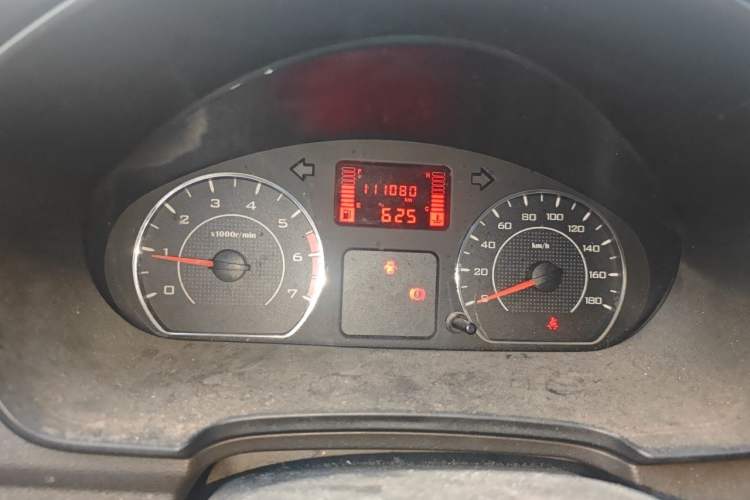 Used Wuling Hongguang V 2019 1.5L Jingqu Edition Sealed-Window Vehicle China VI LAR Odometer Close Up