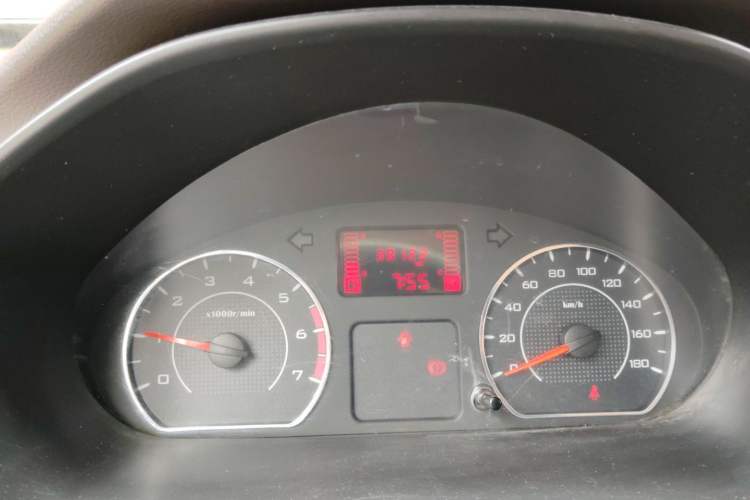 Used Wuling Hongguang V 2019 1.5L Base Version China VI LAR Odometer Close Up