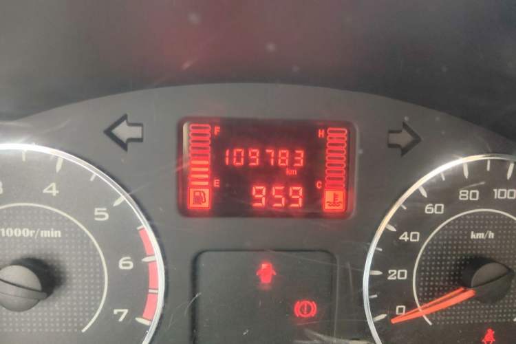 Used Wuling Hongguang V 2019 1.5L Base Version China VI LAR Odometer Close Up