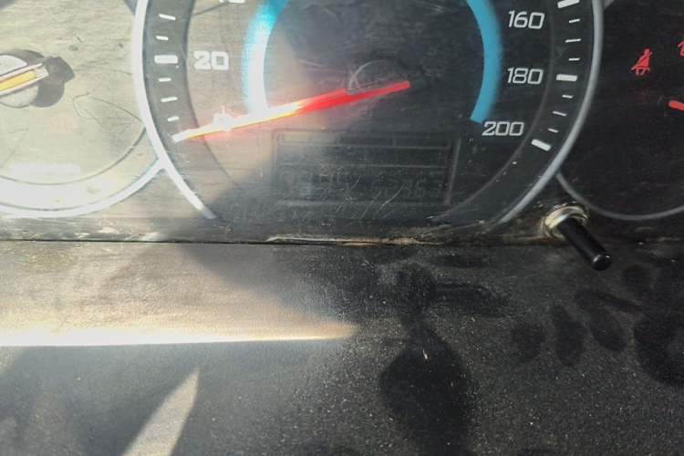 Used Wuling Hongguang V 2019 1.5L Enjoyment Version China VI LAR Odometer Close Up