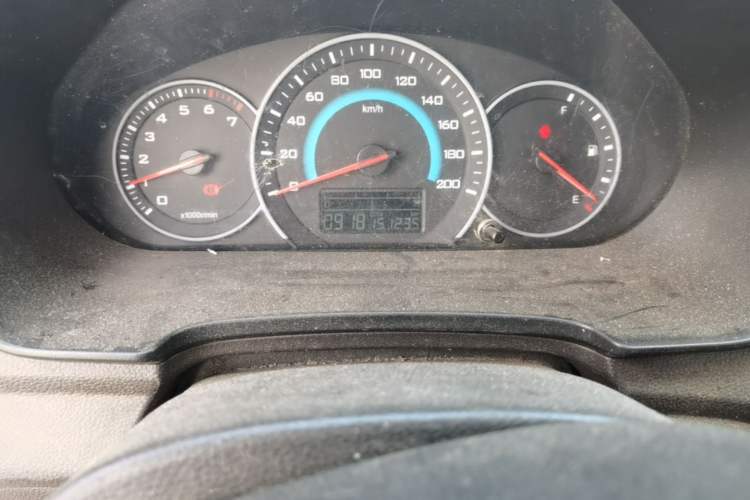 Used Wuling Hongguang V 2019 1.5L Standard Version China VI LAR Odometer Close Up