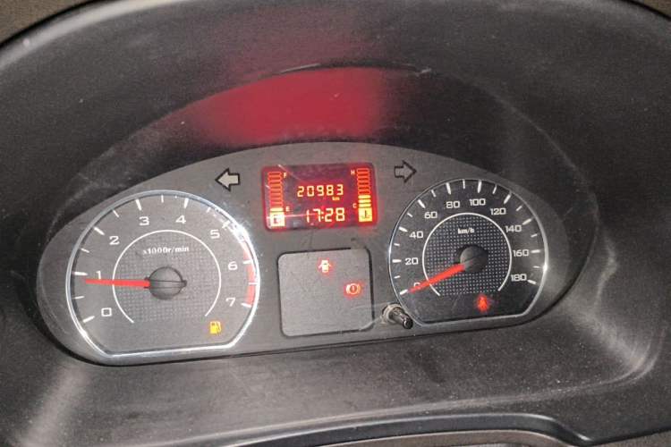 Used Wuling Hongguang V 2019 1.5L Jingqu Version China VI LAR Odometer Close Up