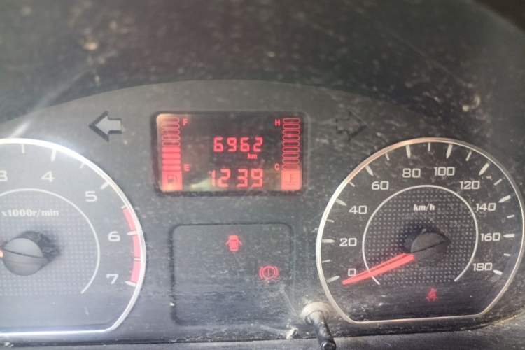 Used Wuling Hongguang V 2019 1.5L Base Version China VI LAR Odometer Close Up