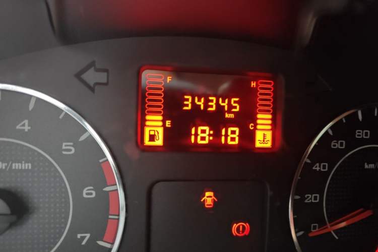Used Wuling Hongguang V 2019 1.5L Jingqu Version China VI LAR Odometer Close Up