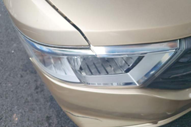 Used Wuling Hongguang V 2019 1.5L Jingqu Edition Sealed-Window Vehicle China VI LAR Right Front Headlight