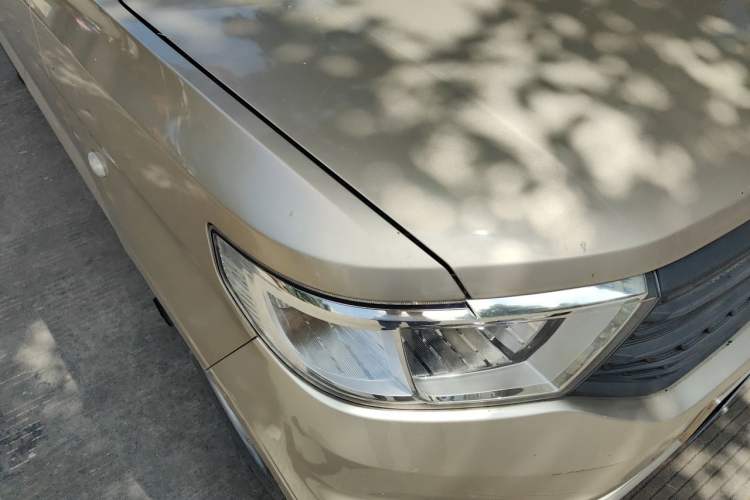 Used Wuling Hongguang V 2019 1.5L Jingqu Version China VI LAR Right Front Headlight