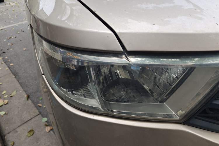 Used Wuling Hongguang V 2019 1.5L Base Version China VI LAR Right Front Headlight
