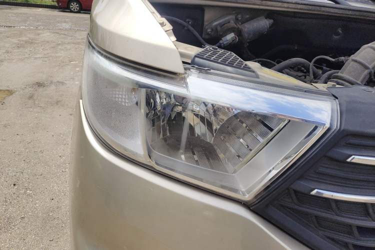 Used Wuling Hongguang V 2019 1.5L Enjoyment Version China VI LAR Right Front Headlight