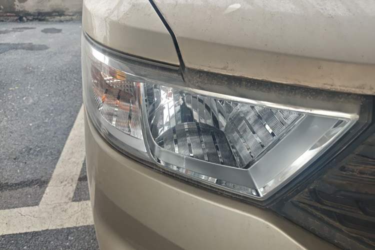 Used Wuling Hongguang V 2019 1.5L Base Version China VI LAR Right Front Headlight