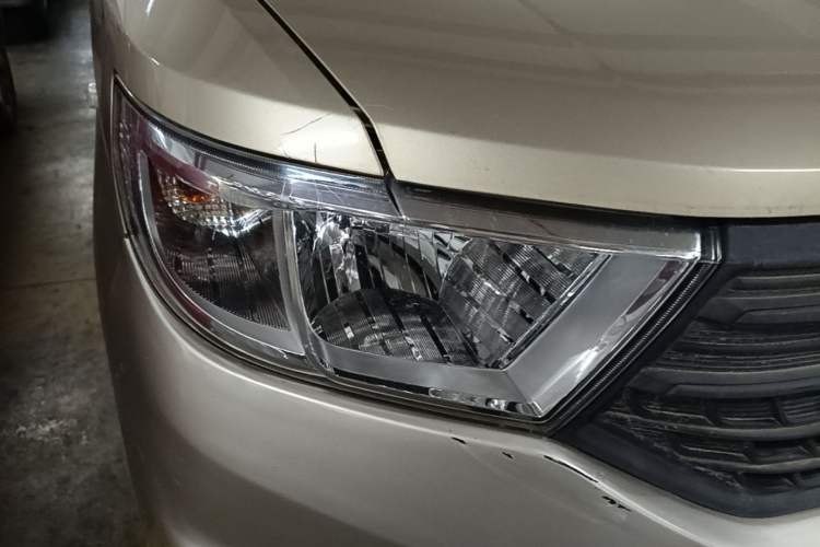 Used Wuling Hongguang V 2019 1.5L Jingqu Version China VI LAR Right Front Headlight