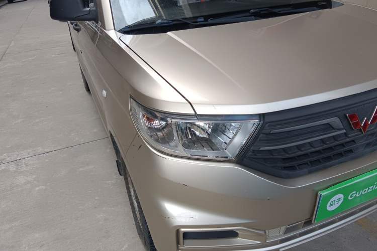 Used Wuling Hongguang V 2019 1.5L Jingqu Version China VI LAR Right Front Headlight