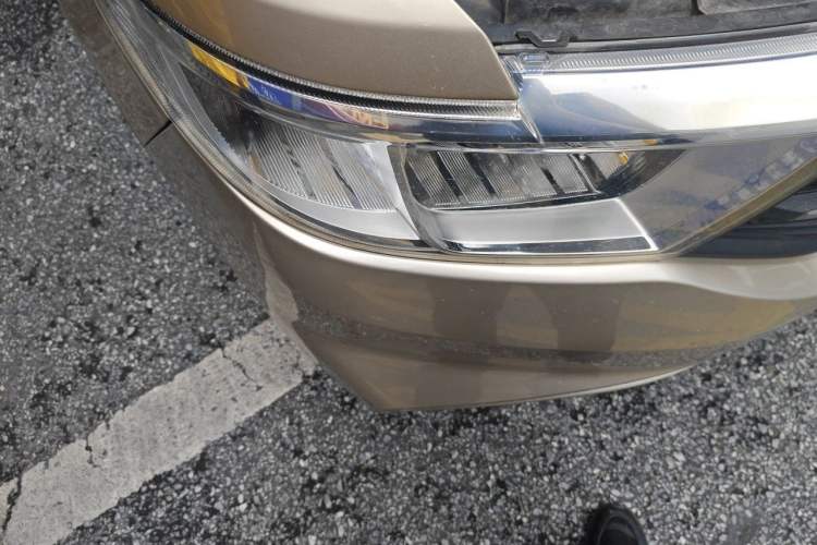 Used Wuling Hongguang V 2019 1.5L Jingqu Version China VI LAR Right Front Headlight