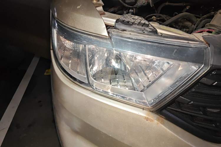 Used Wuling Hongguang V 2019 1.5L Jingqu Version China VI LAR Right Front Headlight