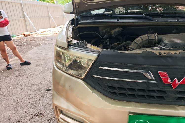Used Wuling Hongguang V 2019 1.5L Enjoyment Version China VI LAR Right Front Headlight