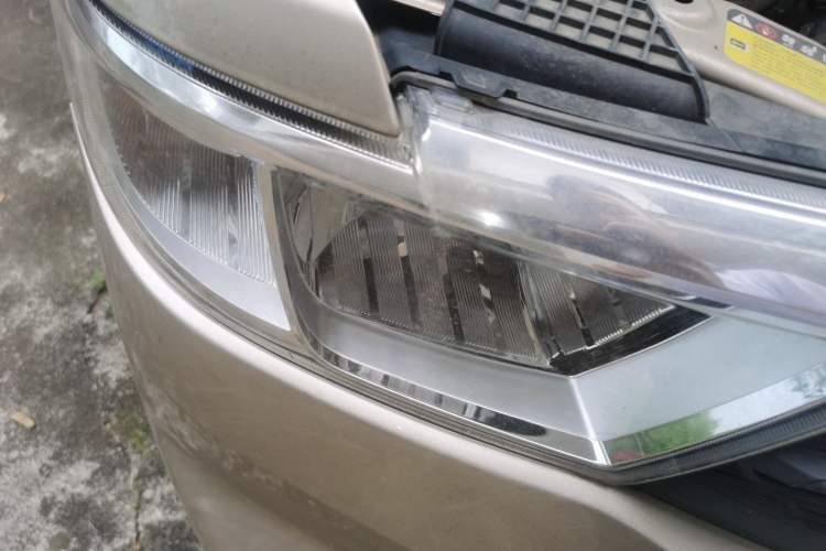 Used Wuling Hongguang V 2019 1.5L Jingqu Version China VI LAR Right Front Headlight