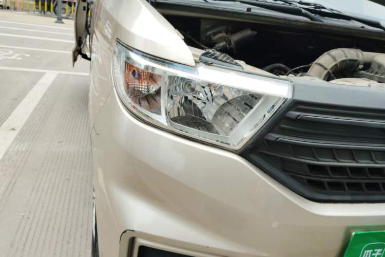 Used Wuling Hongguang V 2019 1.5L Base Version China VI LAR Right Front Headlight