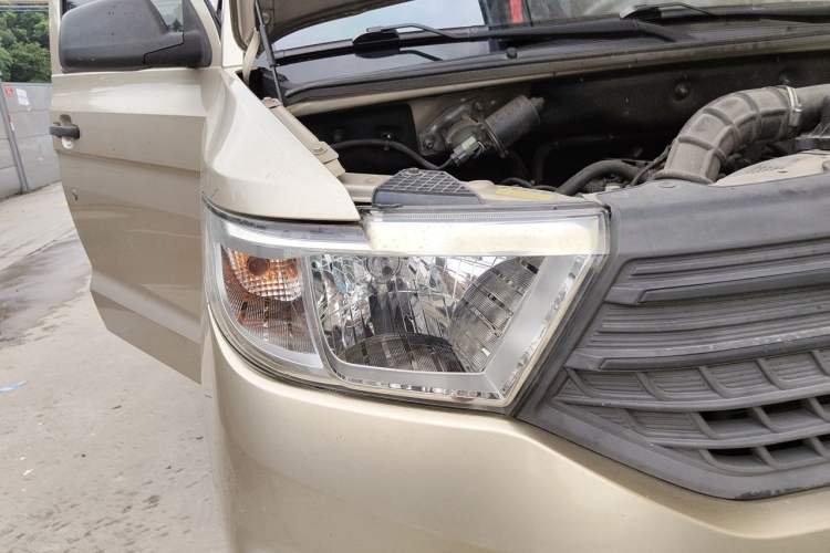 Used Wuling Hongguang V 2019 1.5L Base Version China VI LAR Right Front Headlight