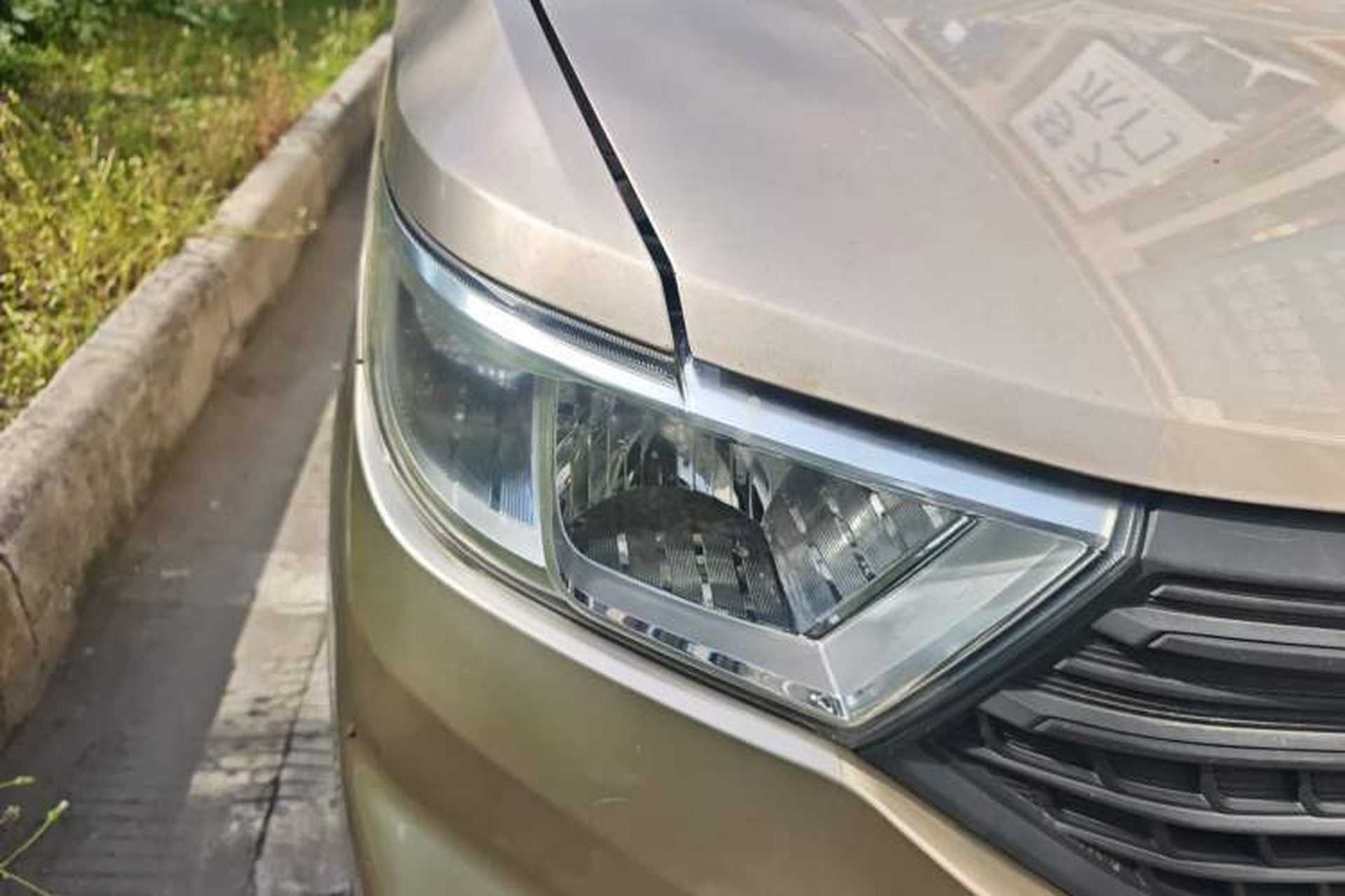 Used Wuling Hongguang V 2019 1.5L Jingqu Version China VI LAR Right Front Headlight