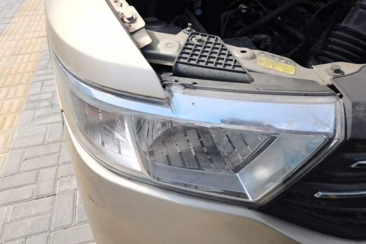 Used Wuling Hongguang V 2019 1.5L Standard Version China VI LAR Right Front Headlight