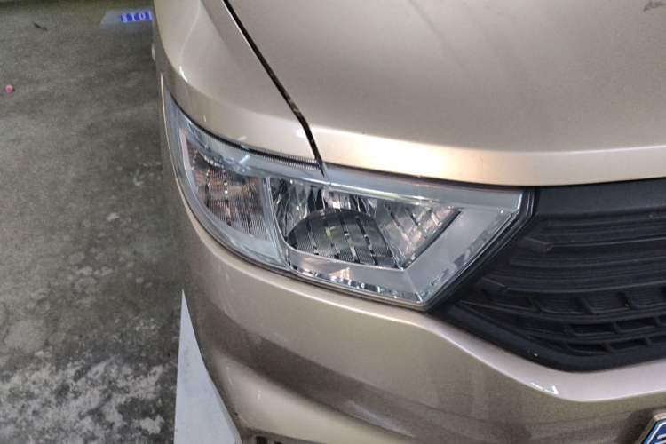 Used Wuling Hongguang V 2019 1.5L Jingqu Version China VI LAR Right Front Headlight