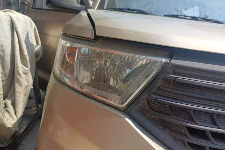 Used Wuling Hongguang V 2019 1.5L Base Version China VI LAR Right Front Headlight